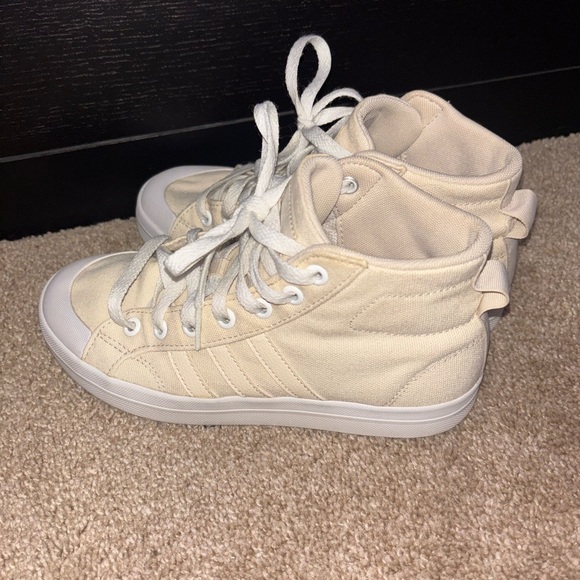 Adidas shoes - Picture 3 of 4